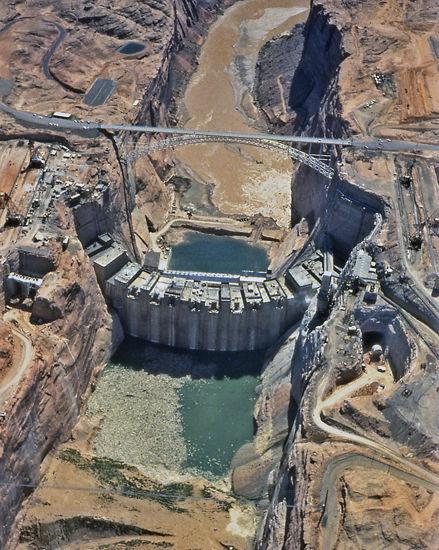 1962 - Glen Canyon Dam construction site; upstream and downstream coffer dams and the rising superstructure.